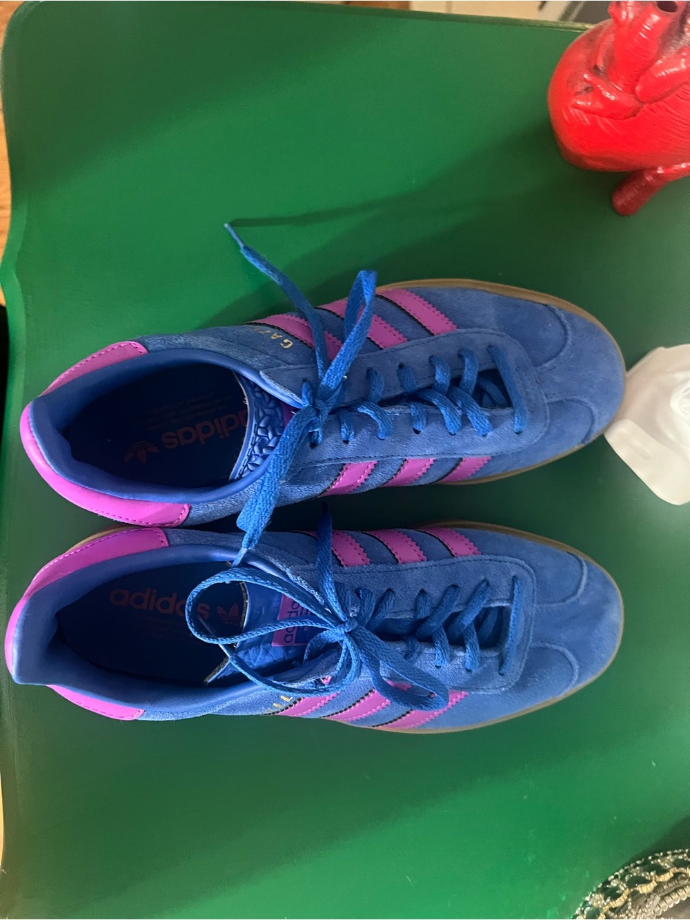 adidas womens Blue Suede Sneakers with Pink Stripes like new! 🩷💙💙